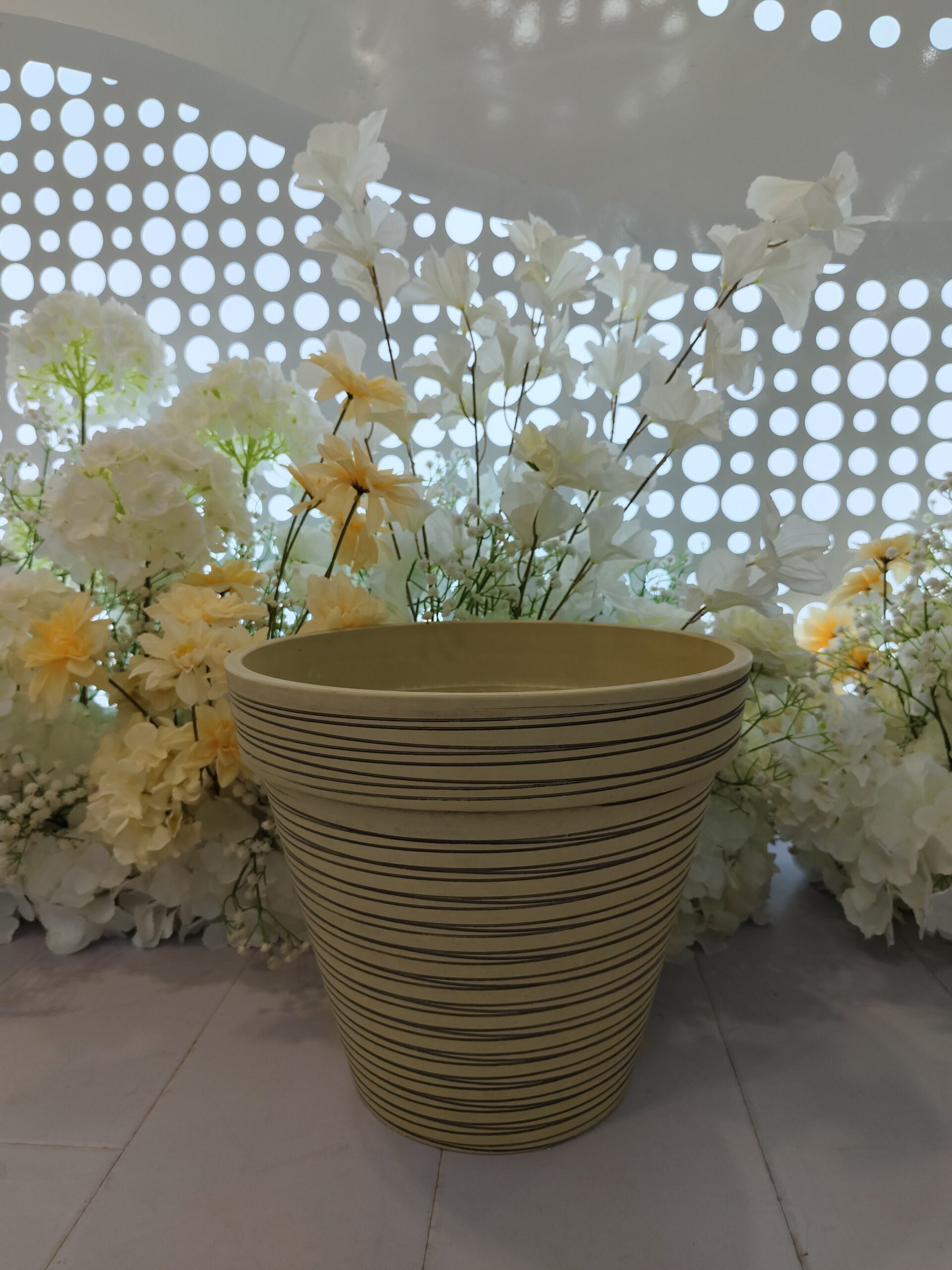 Flowerplantpots.com - Bowl Planters with cornice - hand curved (1)