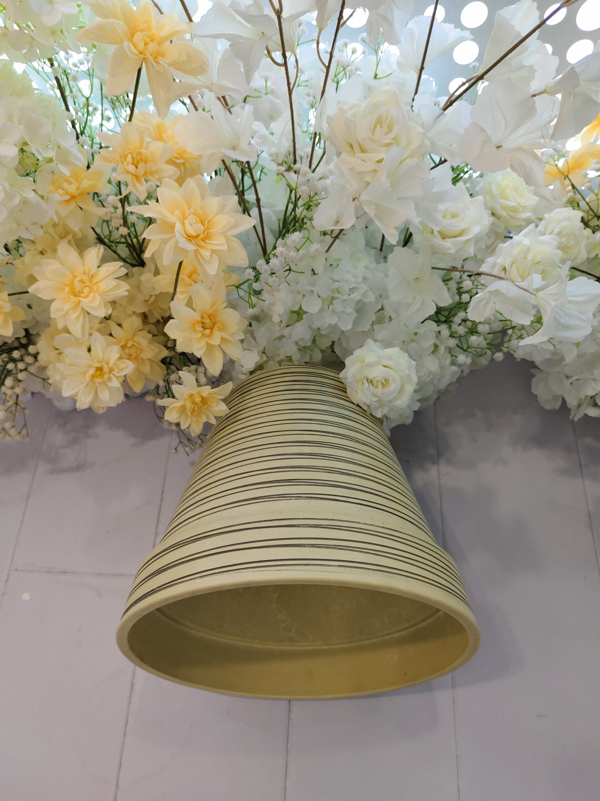 Flowerplantpots.com - Bowl Planters with cornice - hand curved (4)