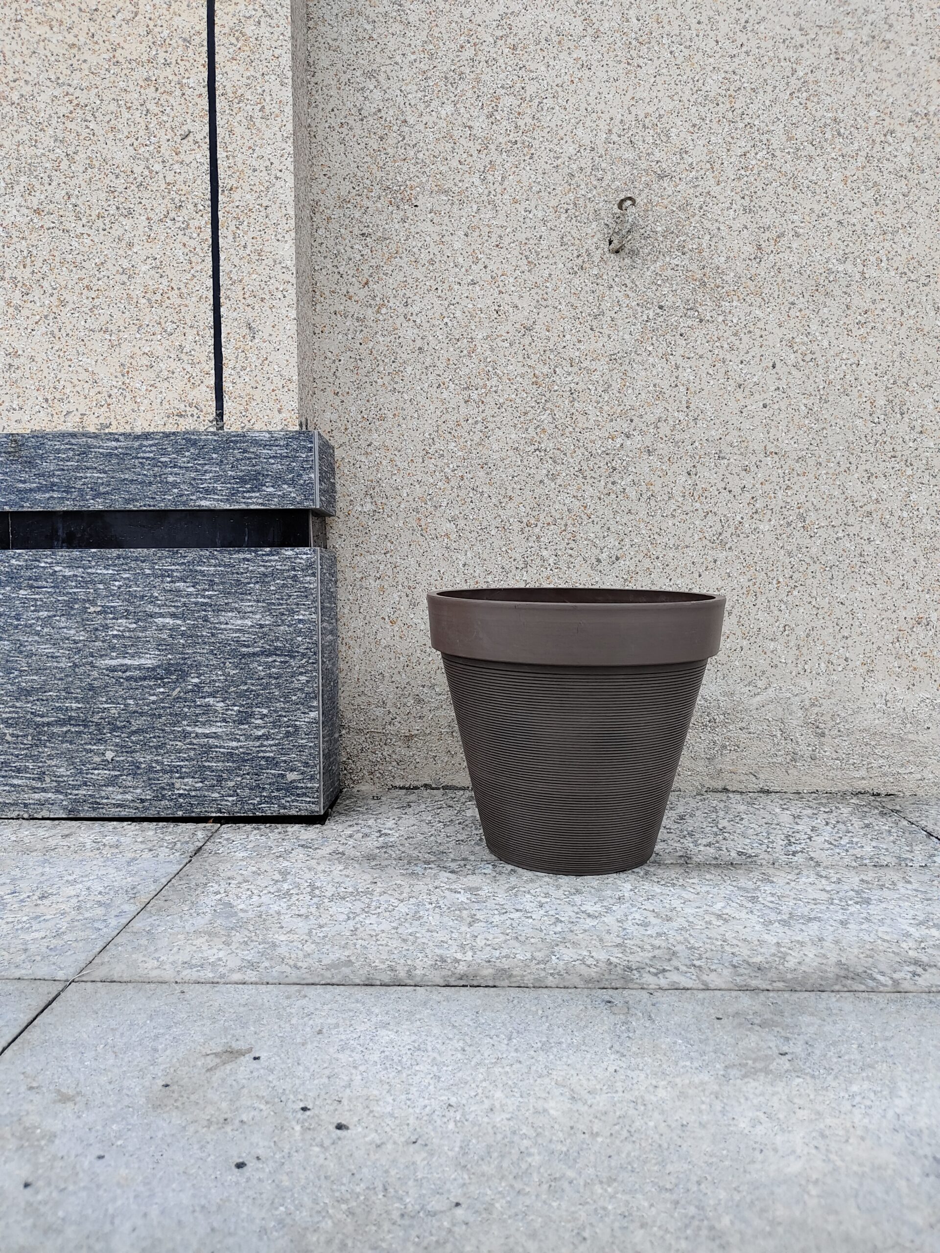 flowerplantpots.com - Tapered Planters Wide - TW series (37)