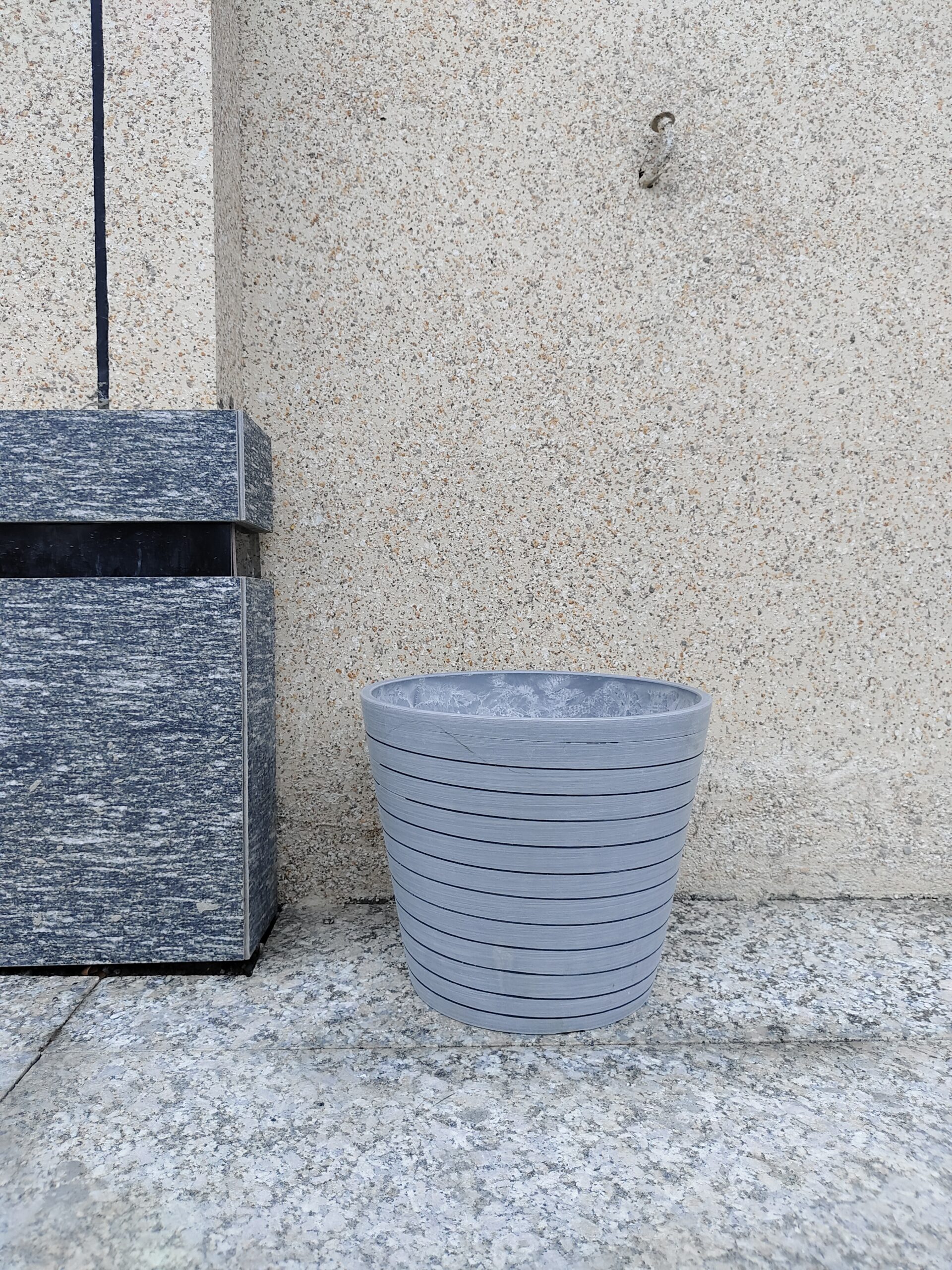 flowerplantpots.com - Tapered Planters Wide - TW series (40)