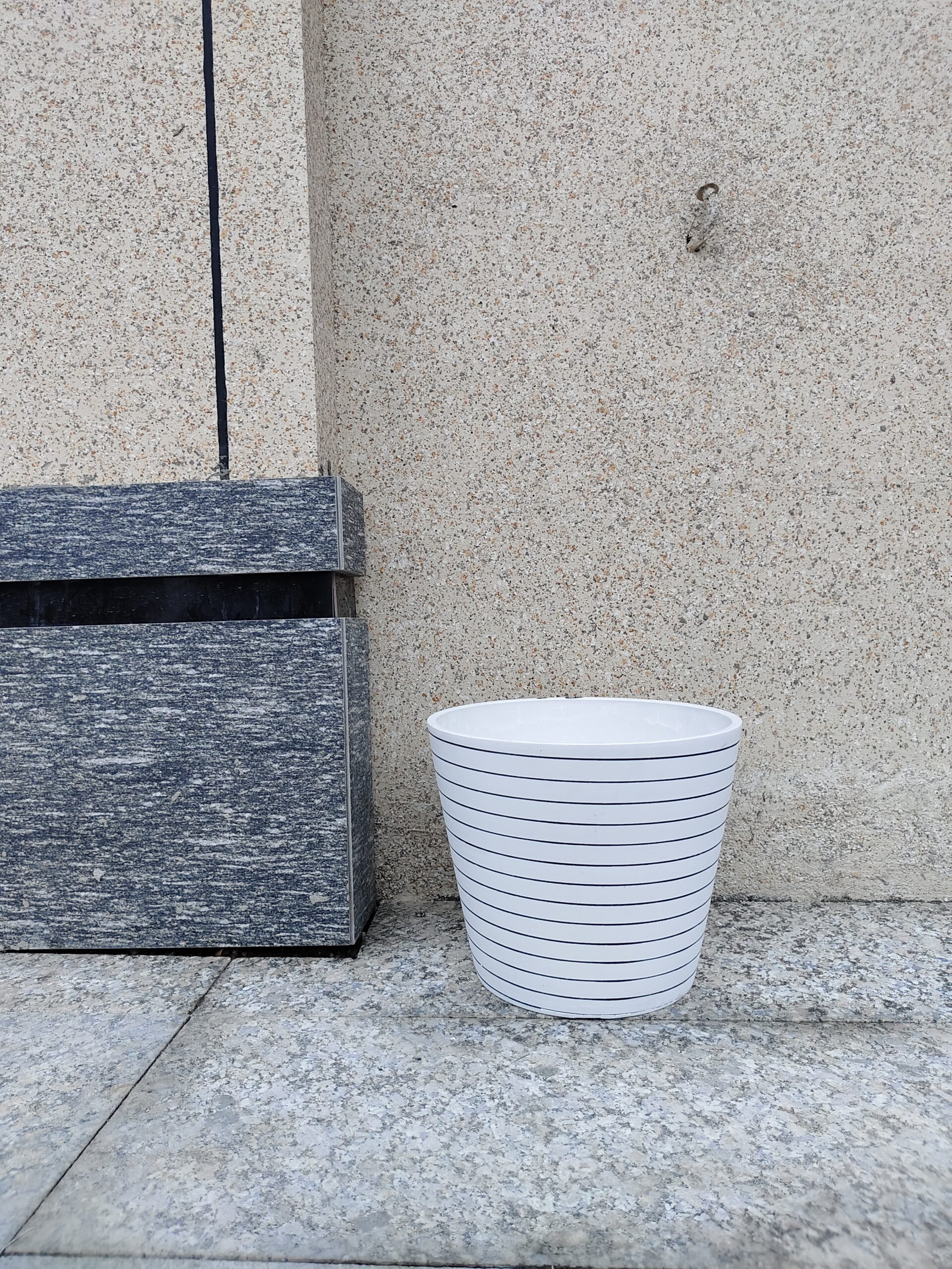 flowerplantpots.com - Tapered Planters Wide - TW series (41)